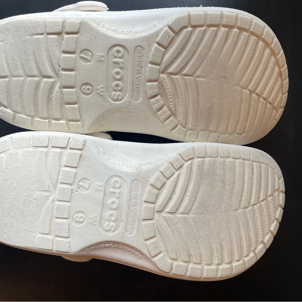 Classic White Crocs - Picture 9 of 9